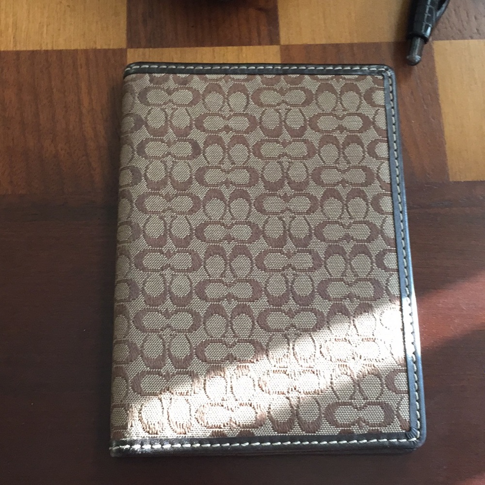COACH PASSPORT HOLDER/Authentic